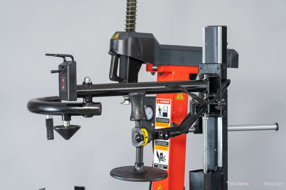 Автоматический шиномонтажный станок TM7A (380В) RED Автоматический шиномонтажный станок TM7A (380В) RED